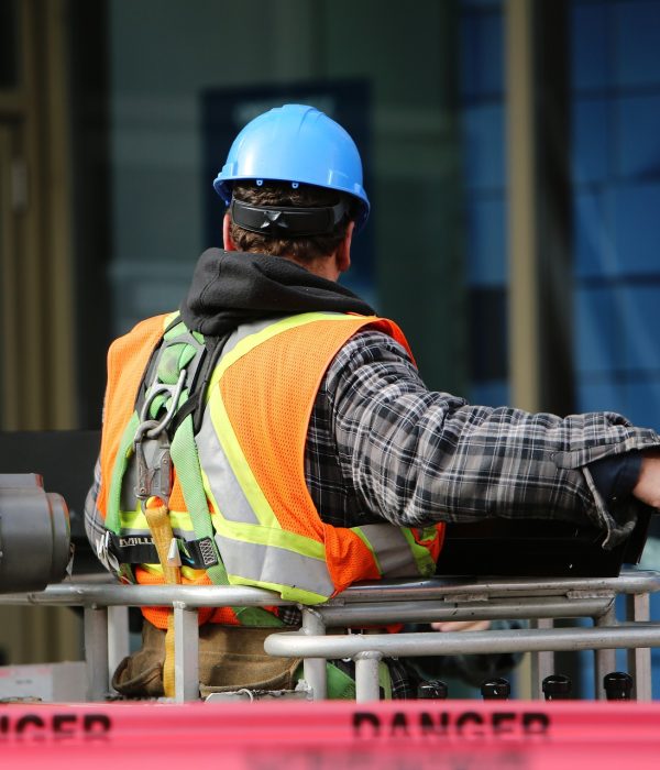 construction-worker-569126_1920